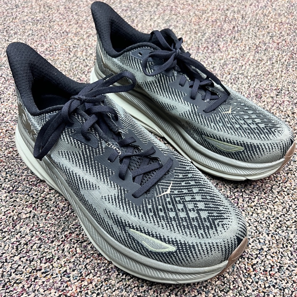 HOKA Clifton 9 Men’s 11.5D BLCKS